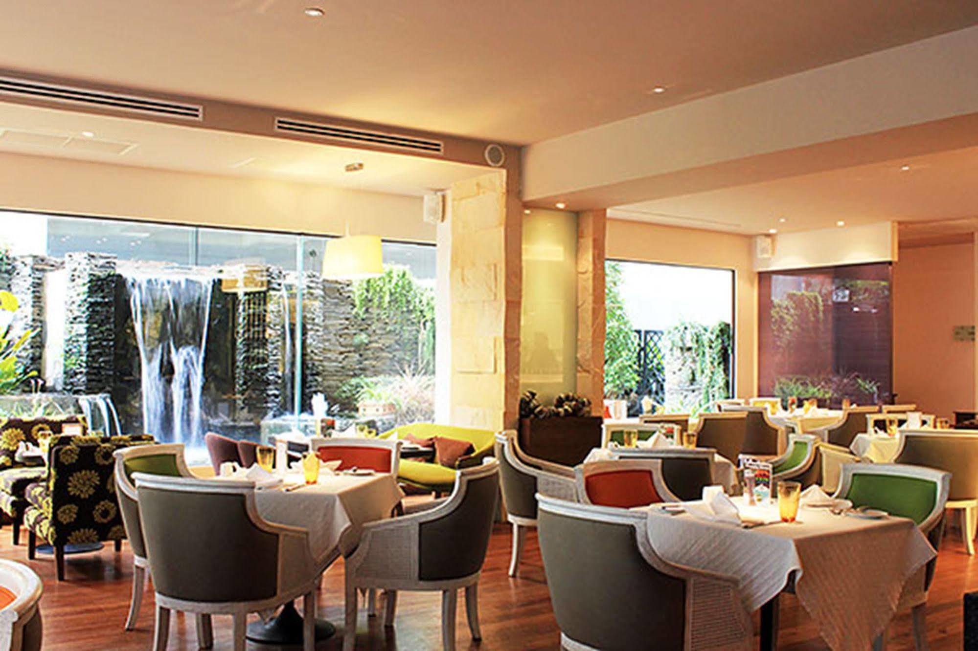 St. James Hotel Bangkok Exterior foto